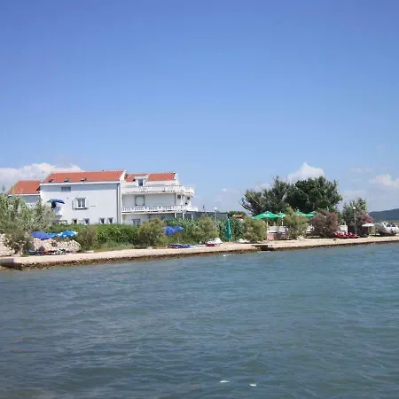 Apartmenthaus Anita Апартаменты Ртина